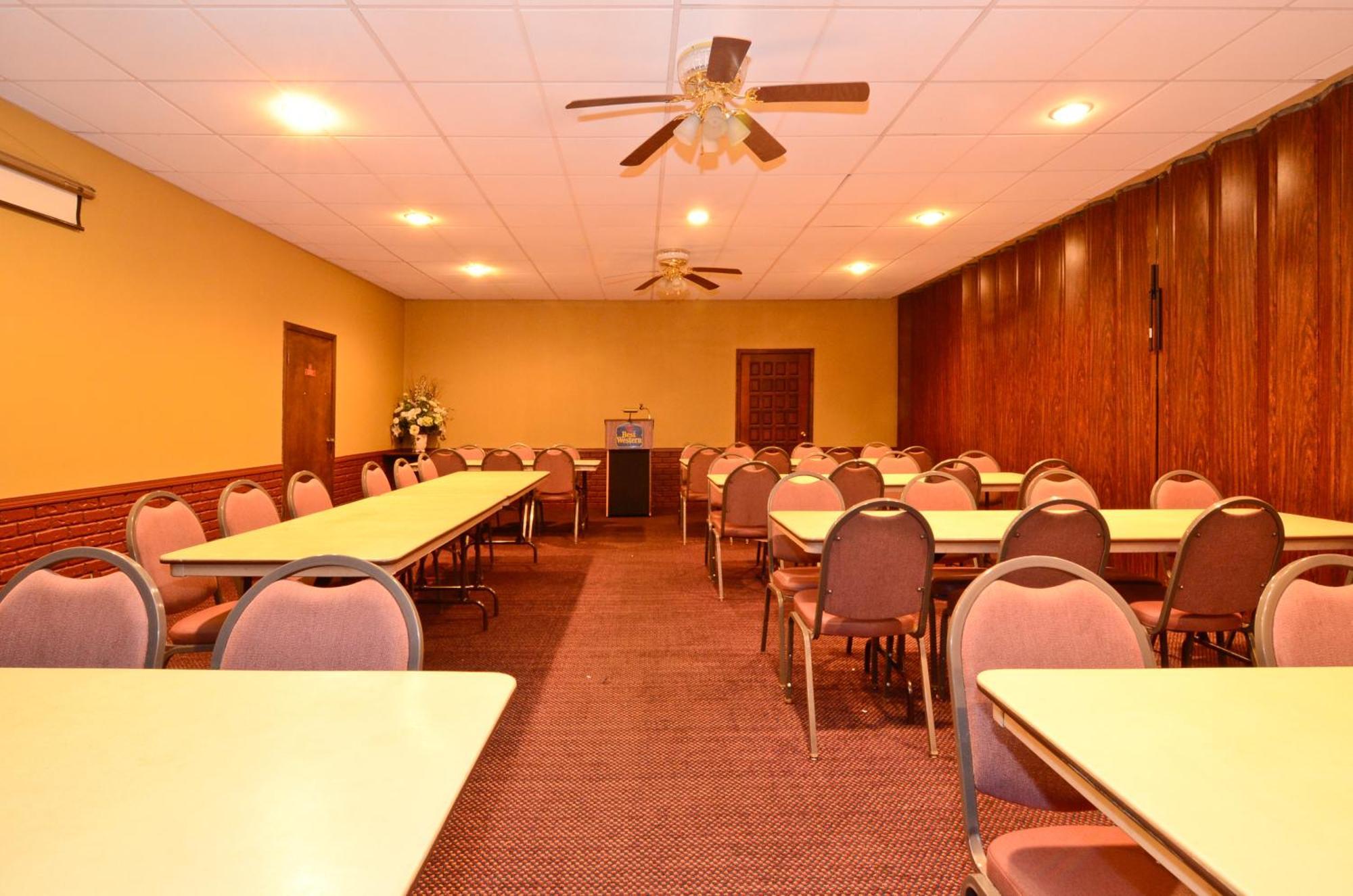Americas Best Value Inn Iola Afaceri foto