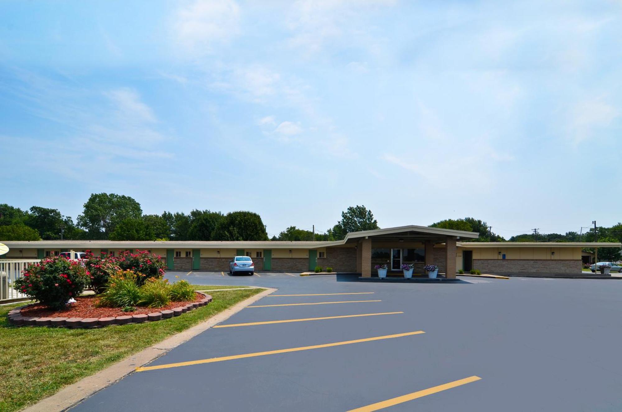 Americas Best Value Inn Iola Exterior foto